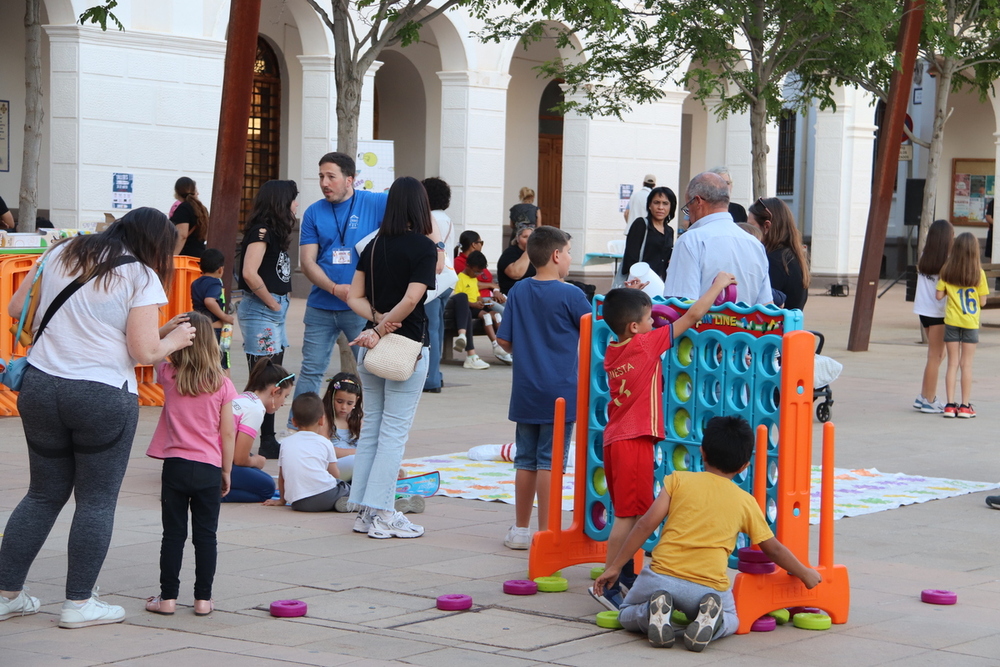 Los Talleres en Abierto 'toman' la plaza de la Constitución