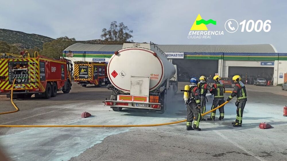 Extinguido el incendio de un camión cargado de carburante