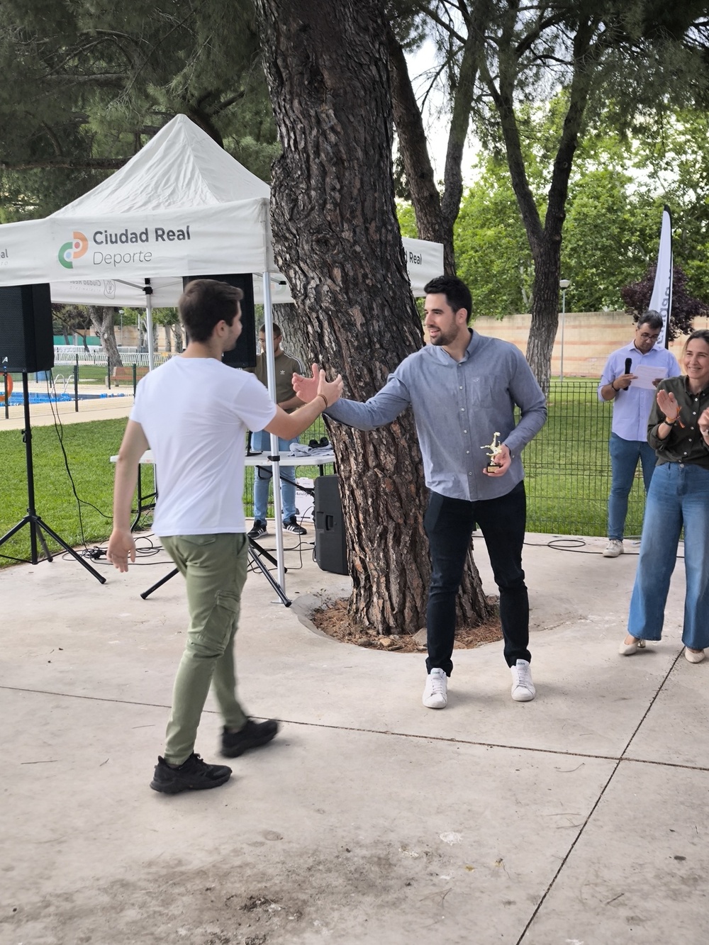 Los ganadores de los Torneos Locales reciben sus premios