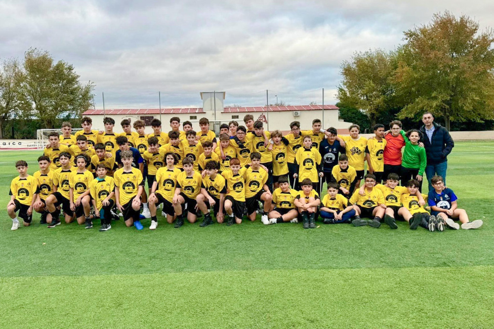 Participantes de los equipos que patrocinan las firmas rabaneras.