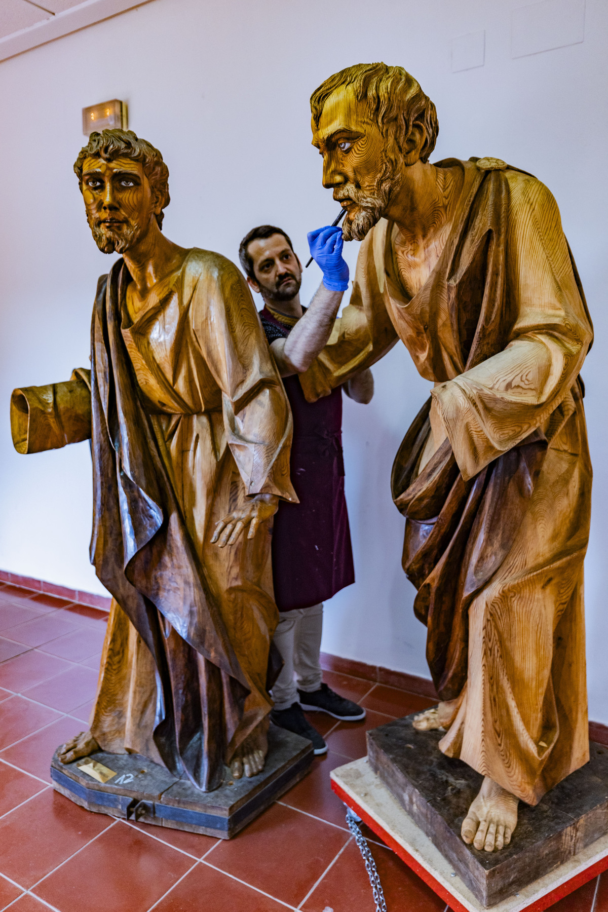 Oscar Patón restaurador del paso de la Santa Cena, restauración del Paso de la Santa Cena de Ciudad Real  / RUEDA VILLAVERDE