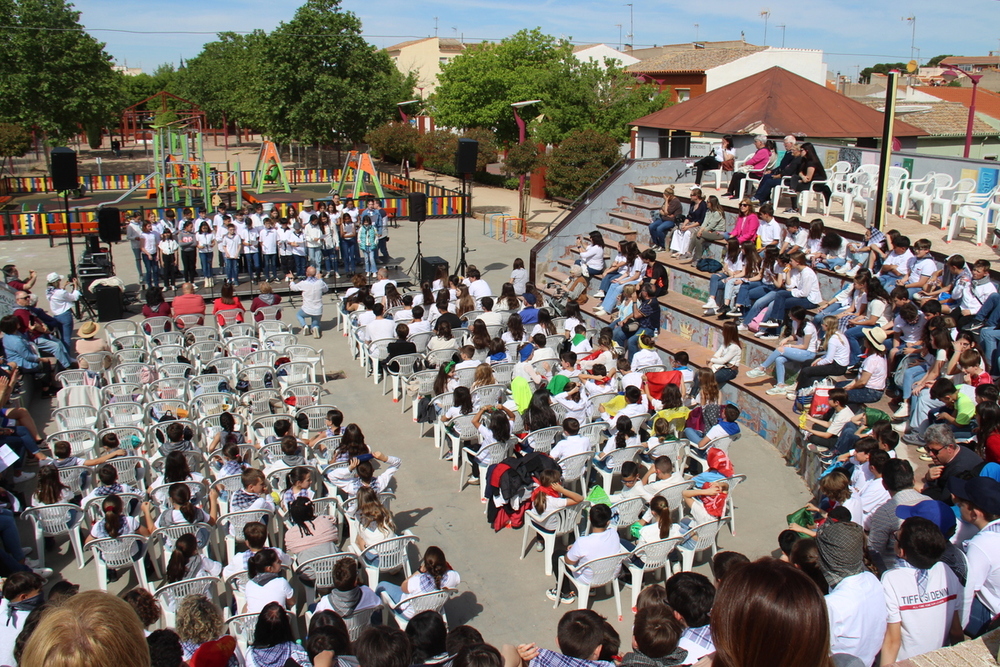 El Encuentro Escolar de Mayos reúne a más de 300 niños 