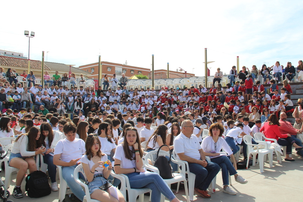 El Encuentro Escolar de Mayos reúne a más de 300 niños 