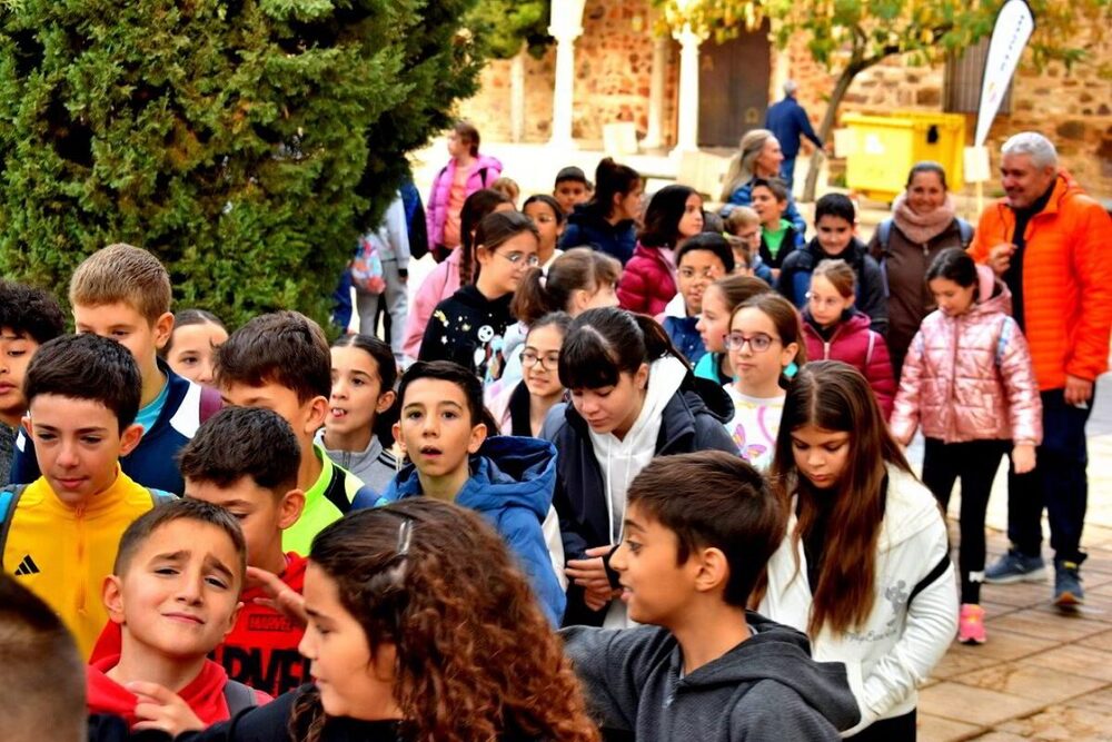 Un millar de escolares caminan contra la obesidad 