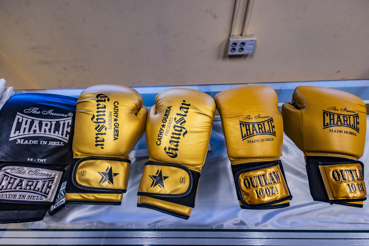 Escuela de Boxeo Rayfer de ciudad real, gente praacticando boxeo  / RUEDA VILLAVERDE