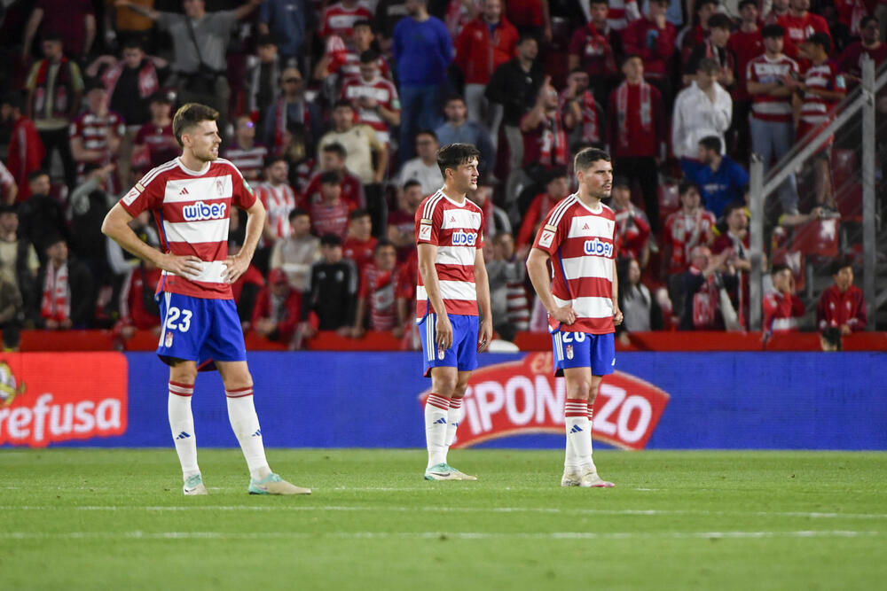 Almeida decide en Granada y coloca al Valencia séptimo