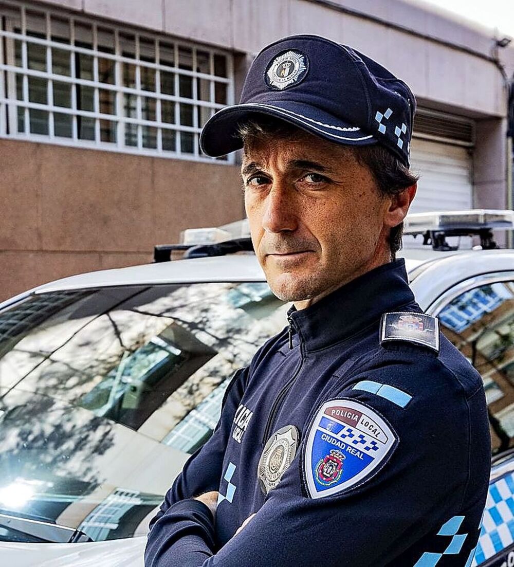 Carlos Martín, el agente de policía que salvó la vida a una joven