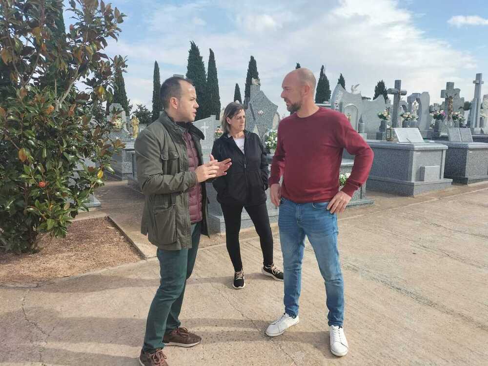 El cementerio de Herencia triplica las visitas estos días  