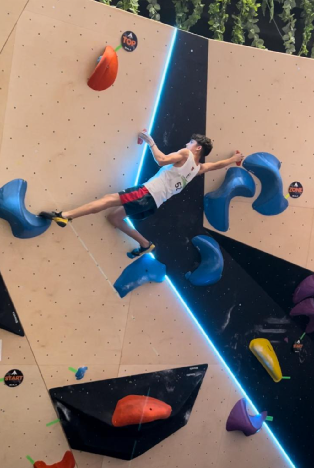 Marcos Medina, campeón escolar de escalada