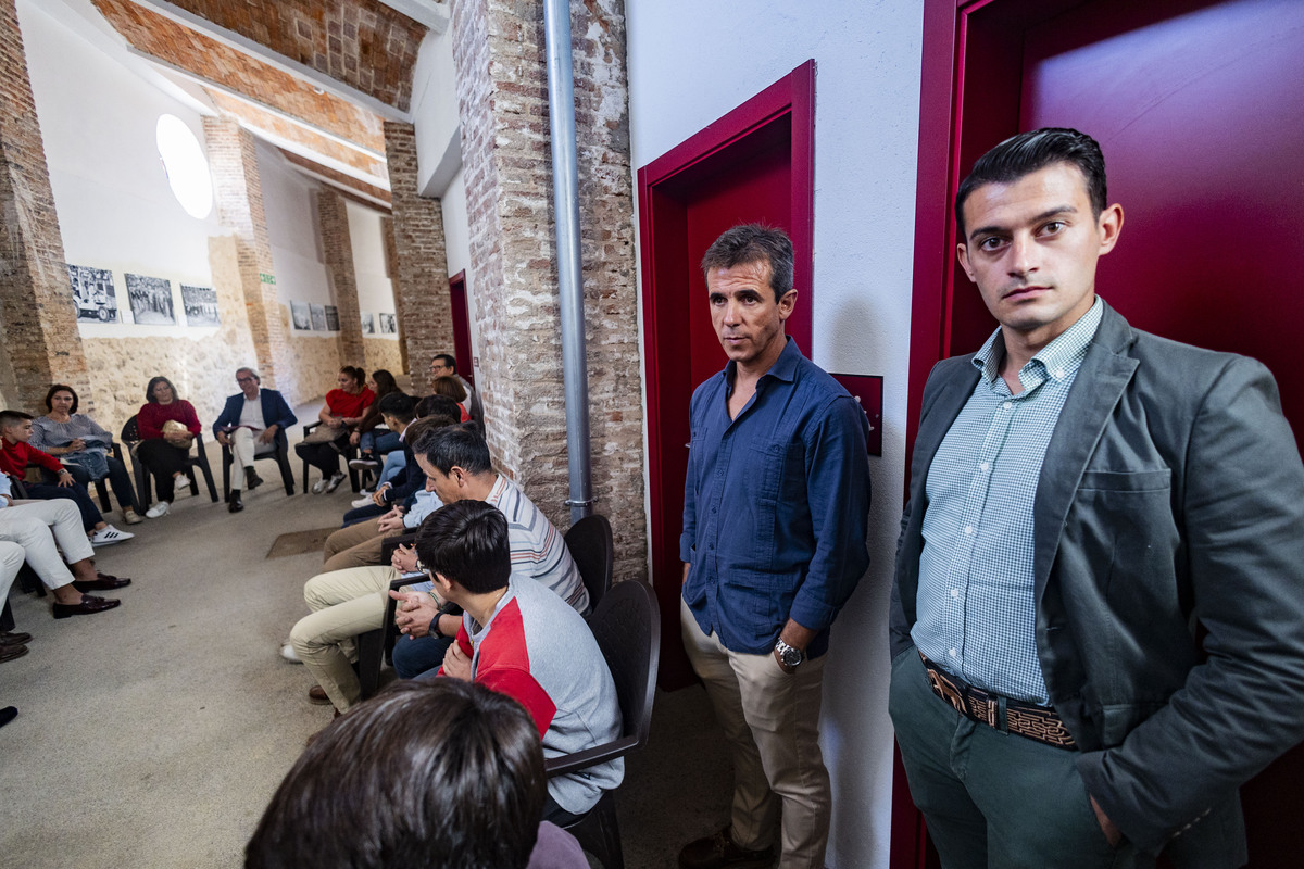 Presentción de la Escuela Taurina de Ciudad Real, con Anibal Ruiz y Carlos Aranda, como profesores de la escuela taurina, y Fatima de la Flor, como concejala de festejos en la Plaza de toros  / RUEDA VILLAVERDE