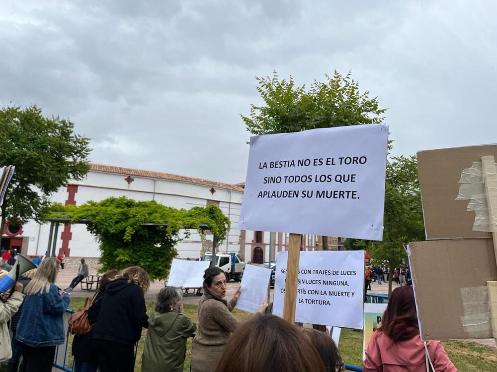 Asociación Antitaurina marchó contra la reapertura de la plaza