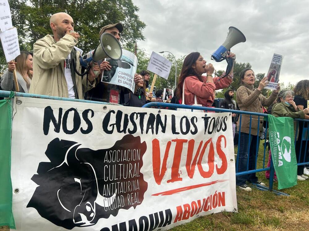 Asociación Antitaurina marchó contra la reapertura de la plaza