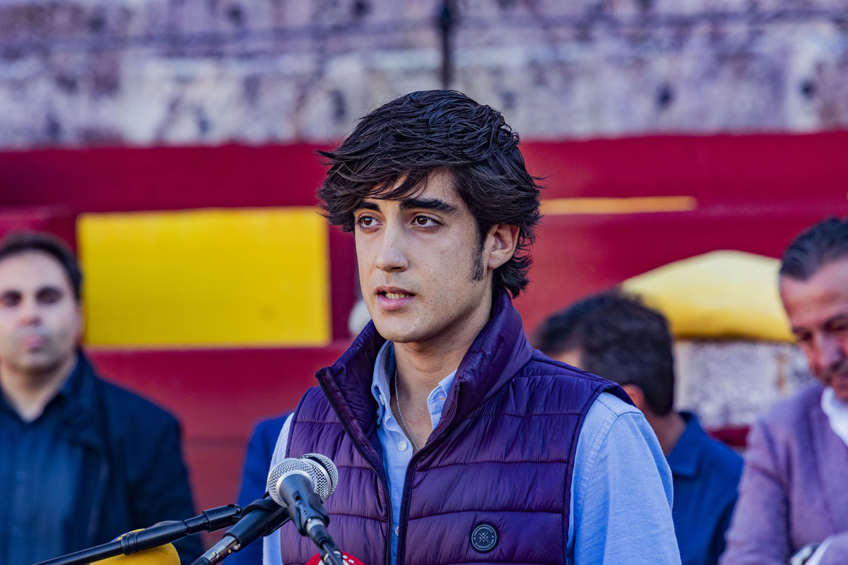 Presentción de la Escuela Taurina de Ciudad Real, con Anibal Ruiz y Carlos Aranda, como profesores de la escuela taurina, y Fatima de la Flor, como concejala de festejos en la Plaza de toros  / RUEDA VILLAVERDE