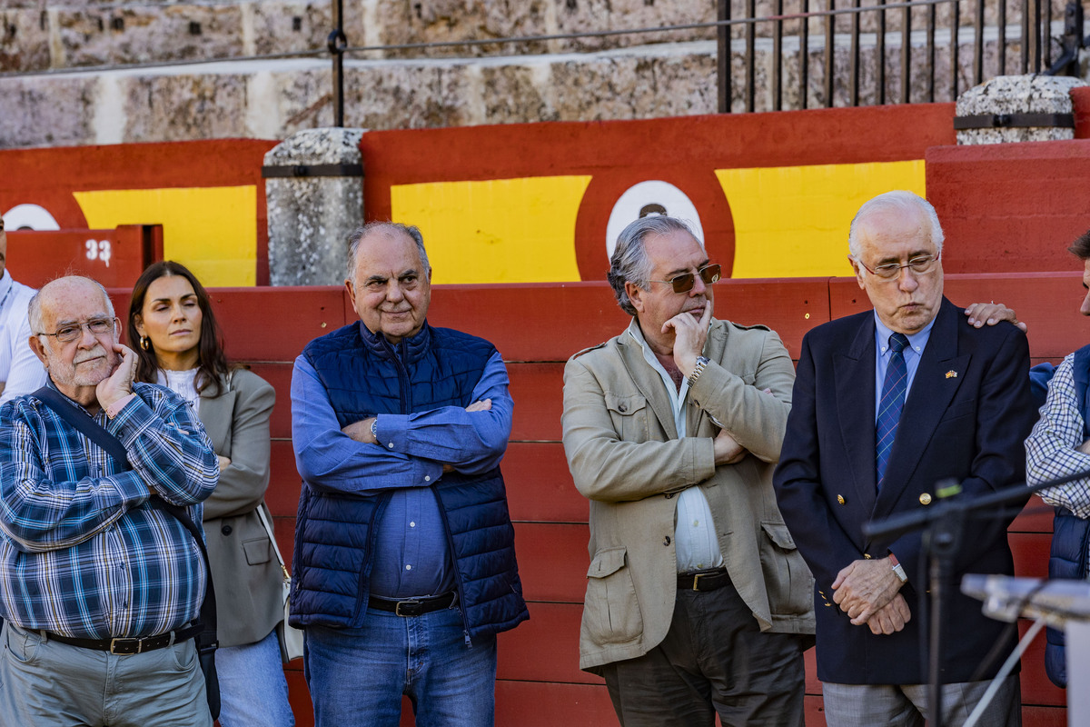 Presentción de la Escuela Taurina de Ciudad Real, con Anibal Ruiz y Carlos Aranda, como profesores de la escuela taurina, y Fatima de la Flor, como concejala de festejos en la Plaza de toros  / RUEDA VILLAVERDE