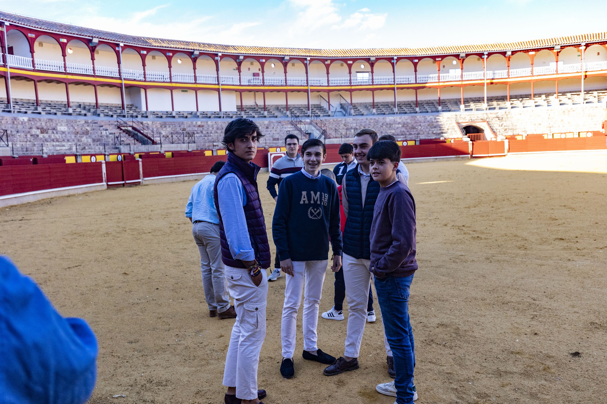 Presentción de la Escuela Taurina de Ciudad Real, con Anibal Ruiz y Carlos Aranda, como profesores de la escuela taurina, y Fatima de la Flor, como concejala de festejos en la Plaza de toros  / RUEDA VILLAVERDE