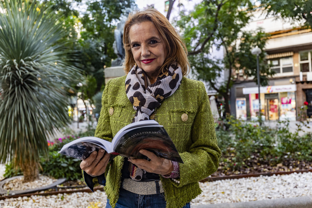 Grupo literario Guadiana en la plaza Cervantes