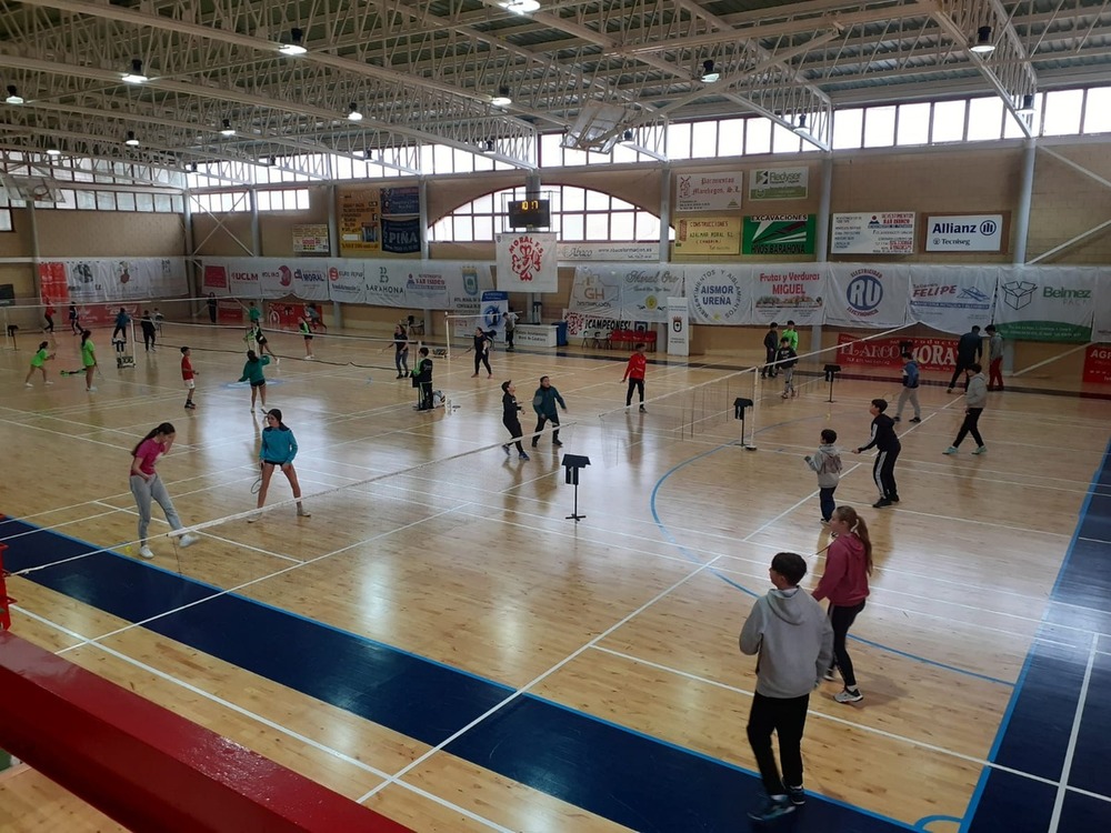 Moral celebra un Torneo Interescuelas de Bádminton