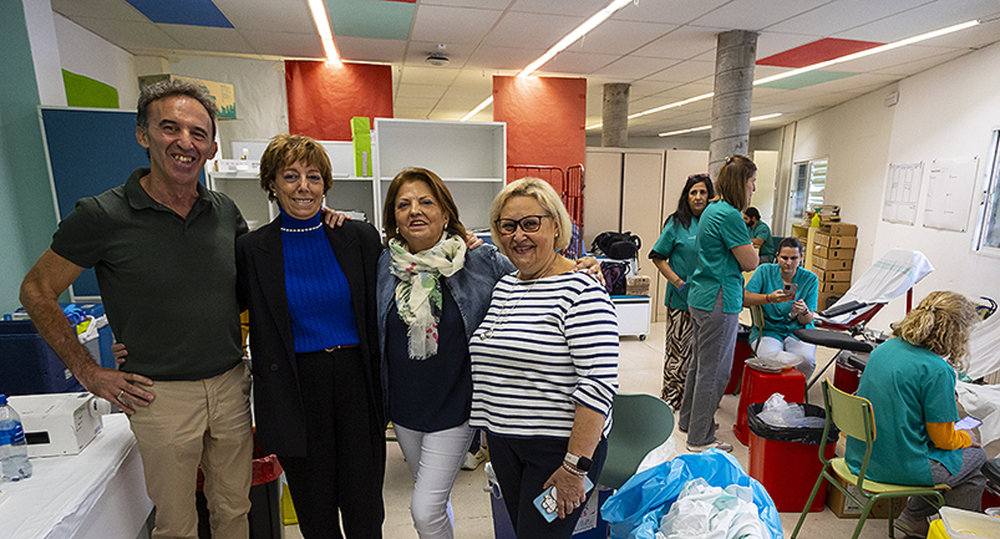 La biblioteca del IES Santa María de Alarcos ha acogido la campaña de donación de sangre en el centro.