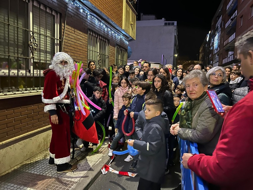 Espectacular encendido navideño en el número 10 de Campoamor