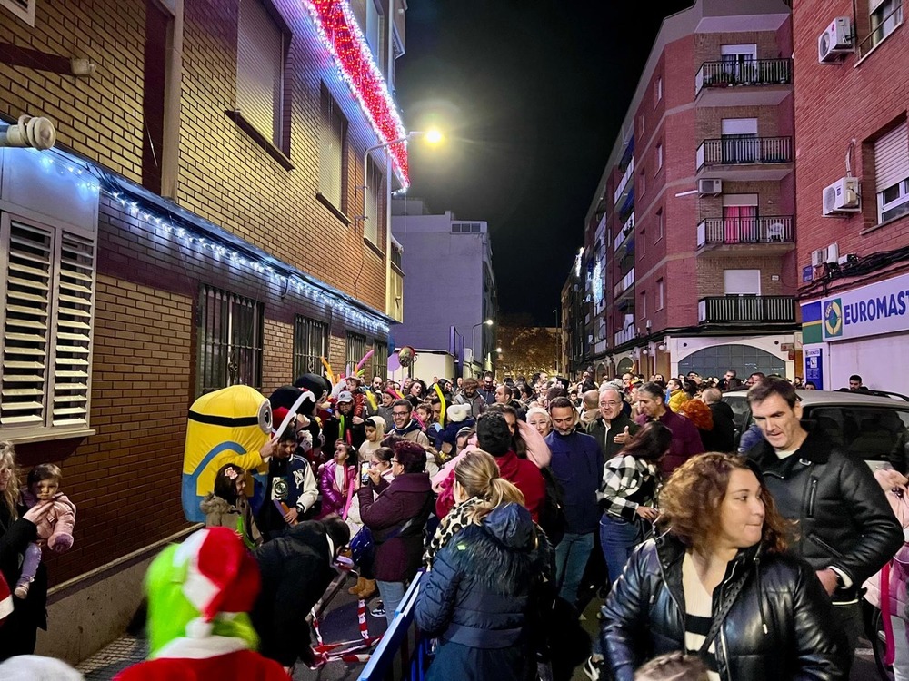 Espectacular encendido navideño en el número 10 de Campoamor