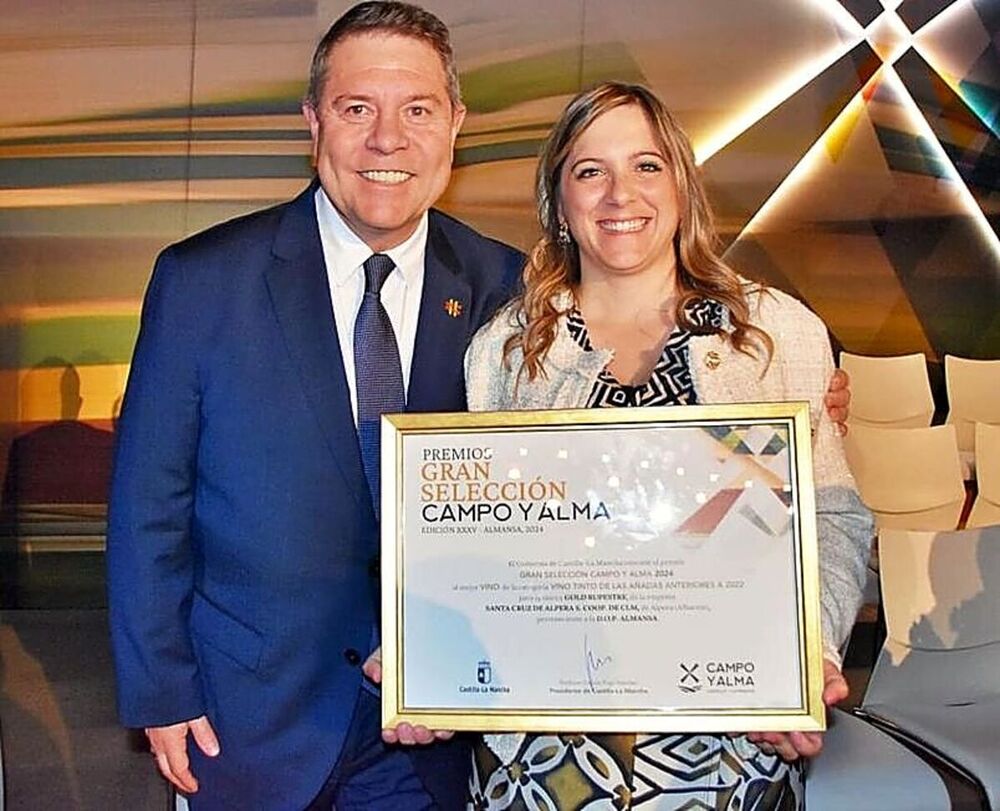 Entrega del premio Gran Selección a la bodega Santa Cruz de Alpera.