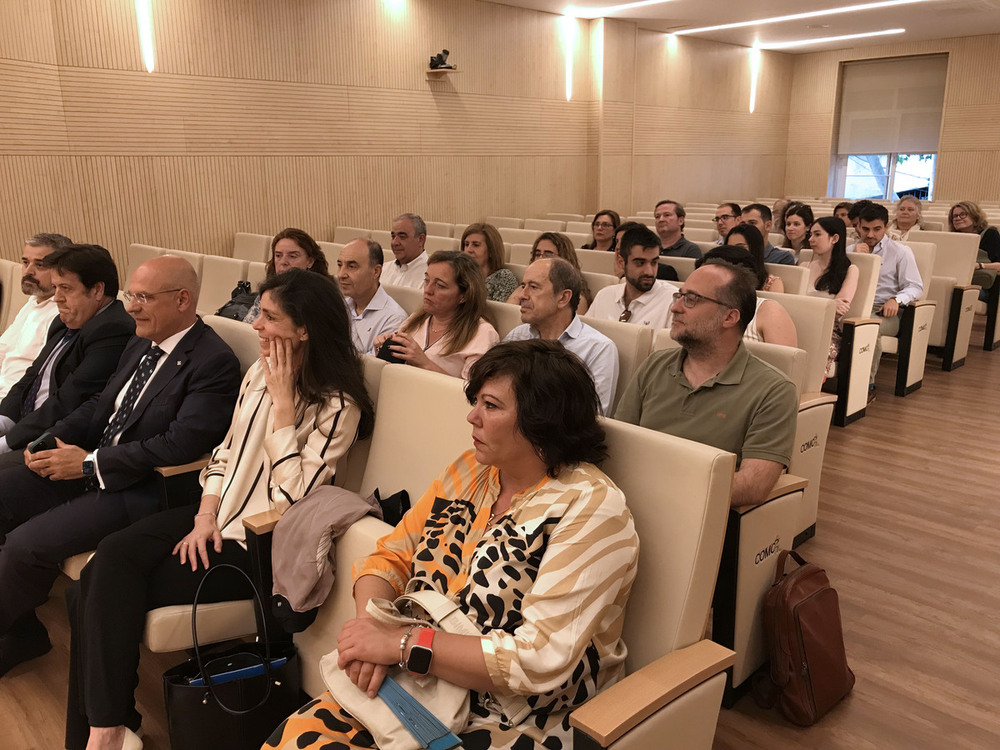 El Colegio de Médicos becará a tres alumnas de la Facultad