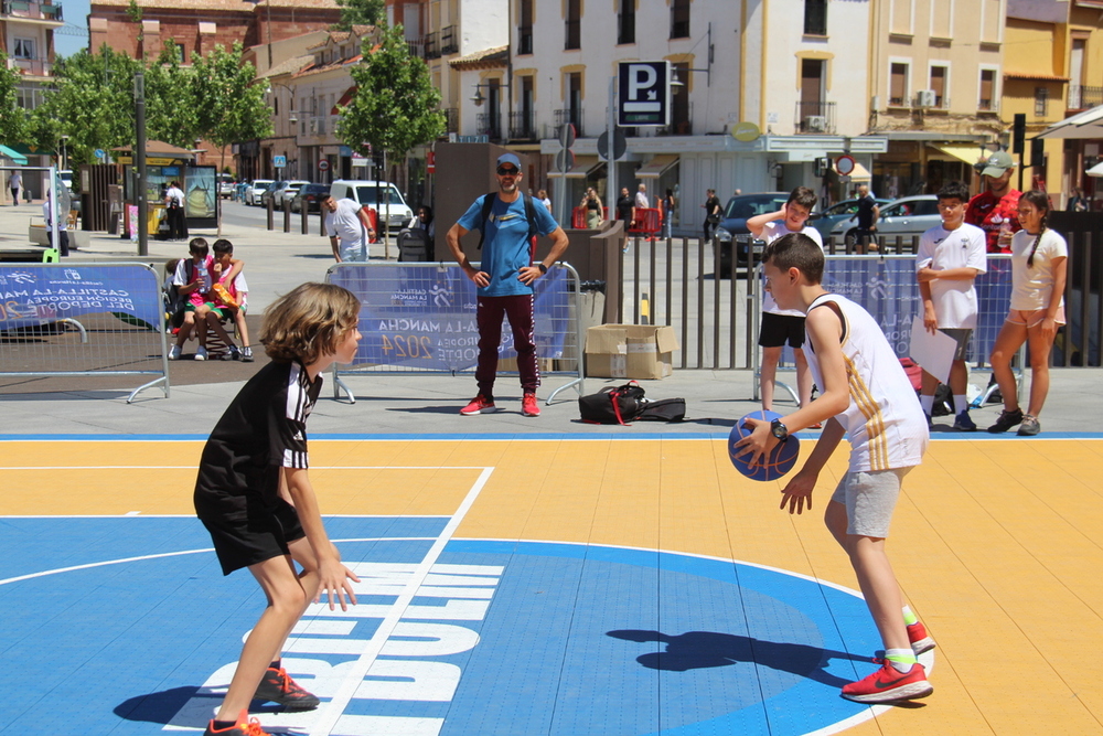 200 escolares juegan al baloncesto en Alcázar