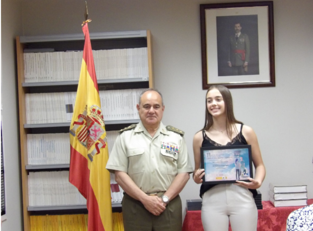 Carmen López gana el certamen literario 'Carta a una militar'