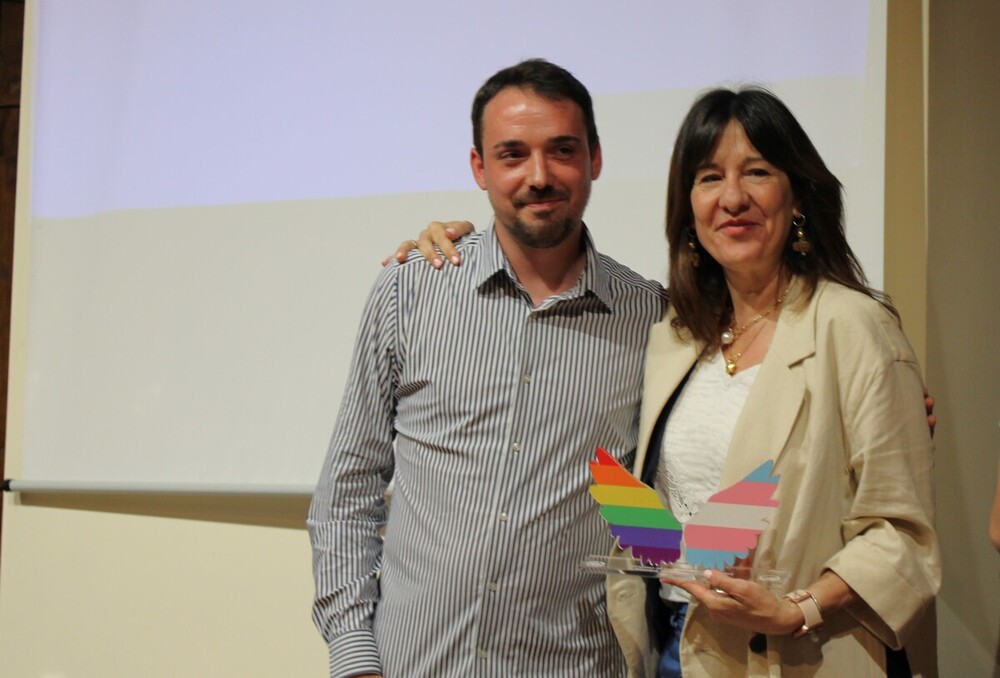 Fernández recibe uno de los premios Alas para la diversidad