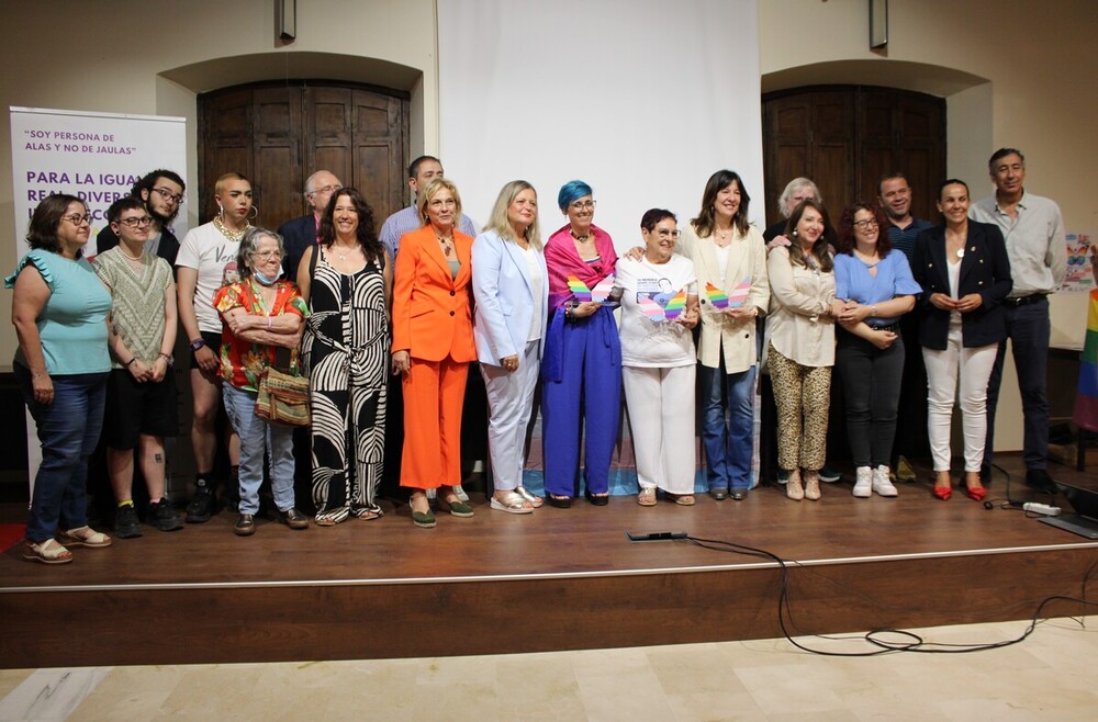 Fernández recibe uno de los premios Alas para la diversidad