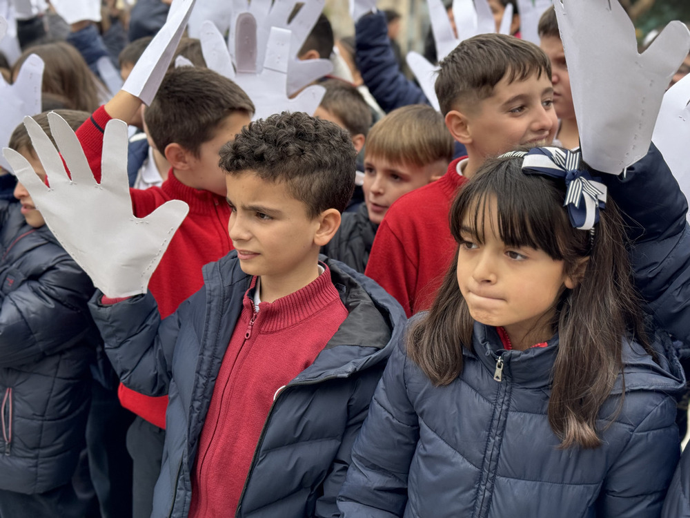 La paz 'está en las manos' de los alumnos del María Inmaculada