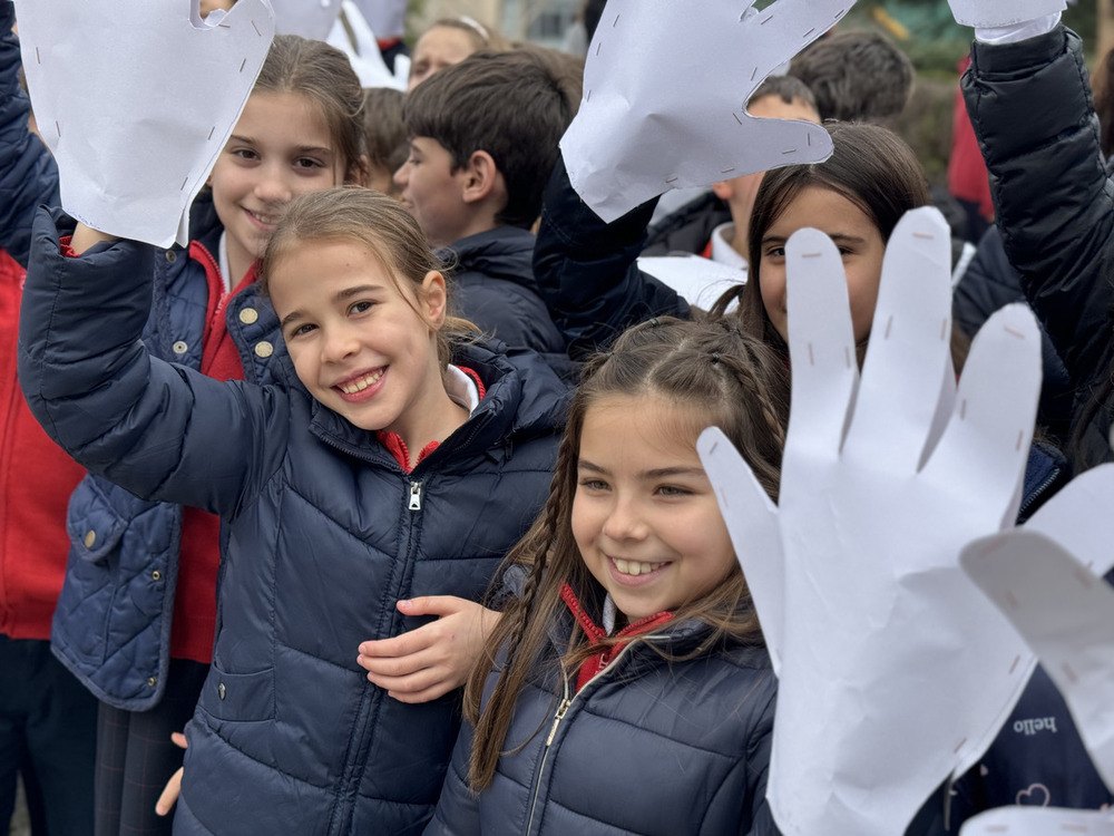 La paz 'está en las manos' de los alumnos del María Inmaculada