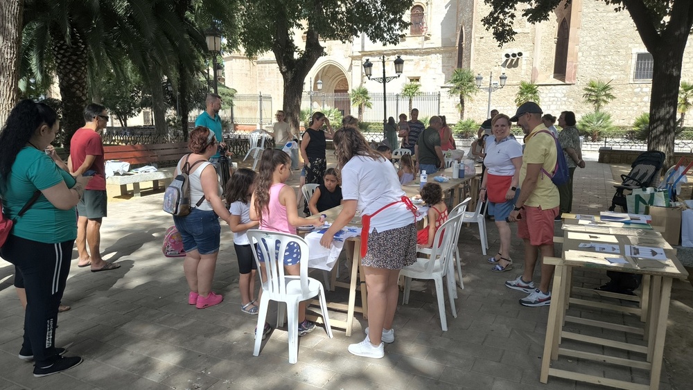 Familias participan en la Pandorga de Asociación de Dulcineas