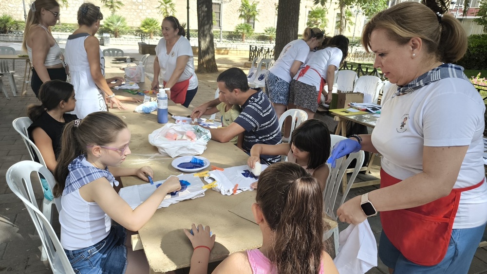 Familias participan en la Pandorga de Asociación de Dulcineas