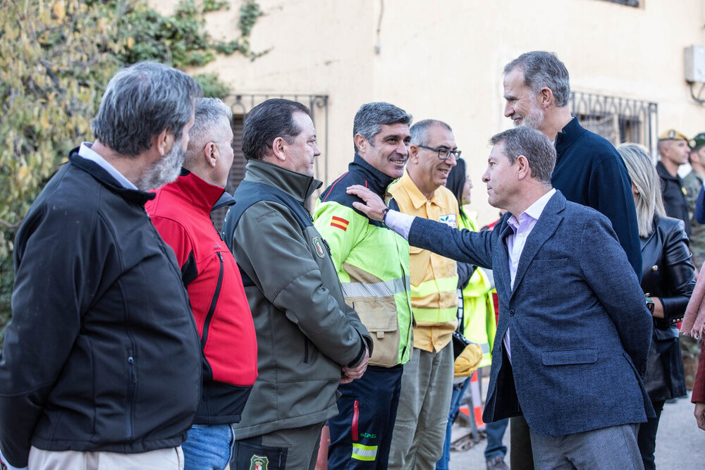 Los reyes visitan la zona cero de los derrumbamientos en Letur