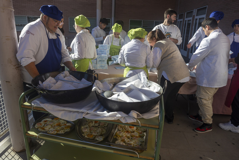 Migas solidarias por la DANA en el IES Santa María de Alarcos