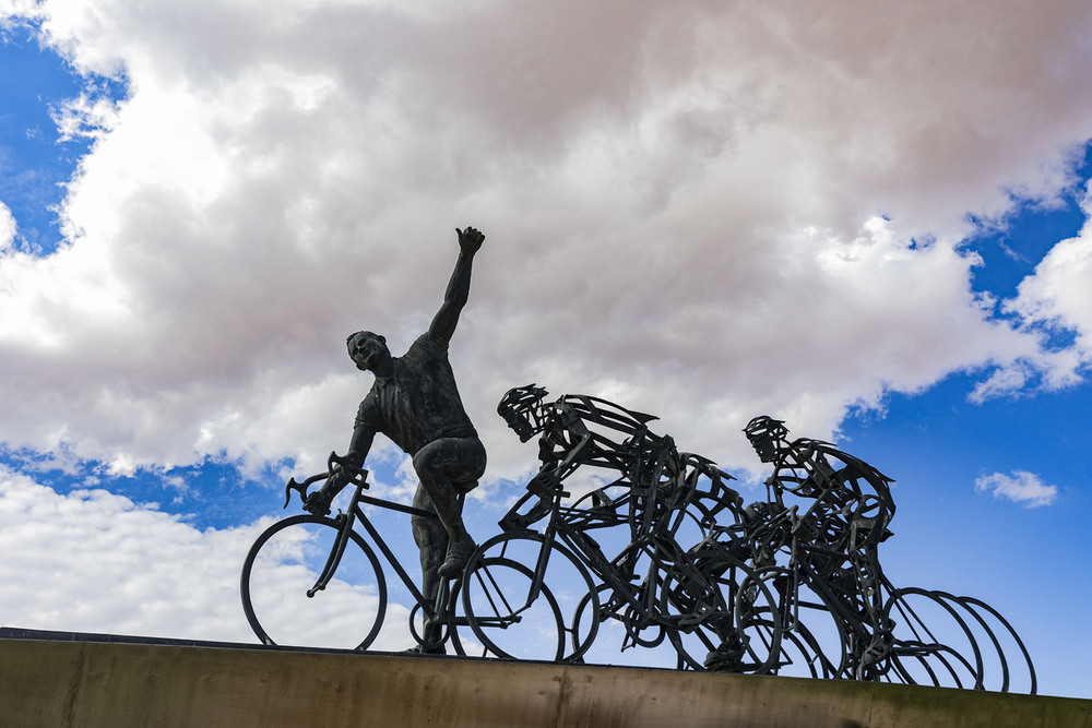 Monumento en memoria de Manuel Sanroma Valencia.