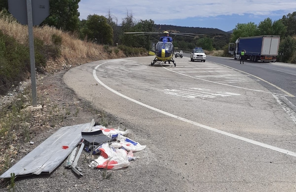 Vuelca un camión en Puente de Retama