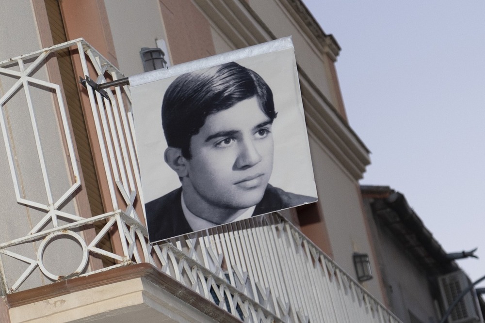 Original homenaje callejero de #Calzada a Pedro Almodóvar