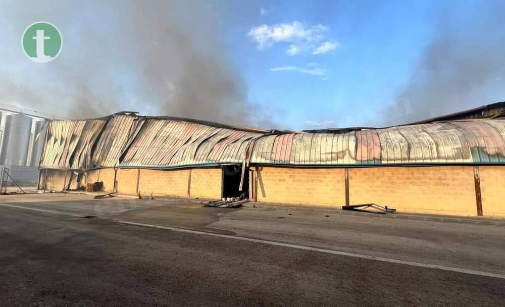 Controlado el incendio que ha arrasado un bazar chino