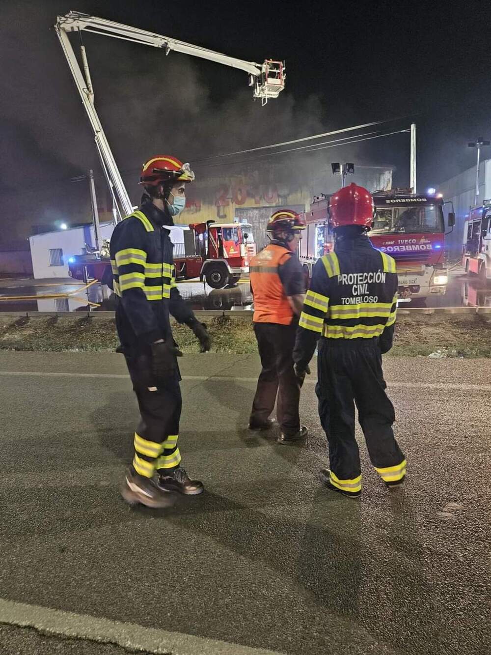 Controlado el incendio que ha arrasado un bazar chino