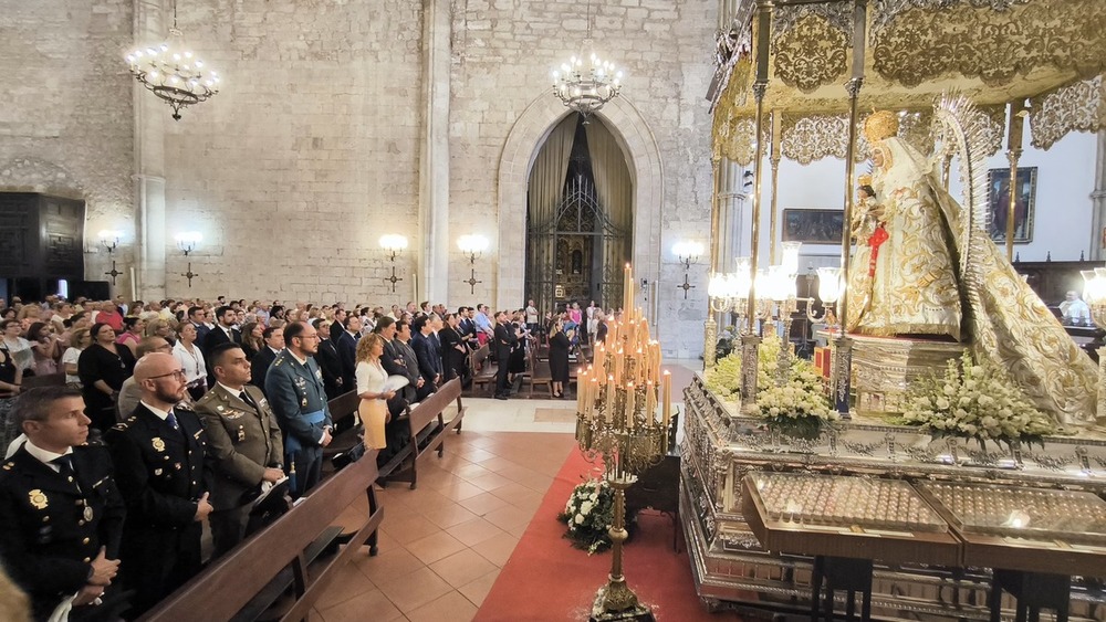 Numerosos fieles llenan la Catedral en la Octava de la Virgen 