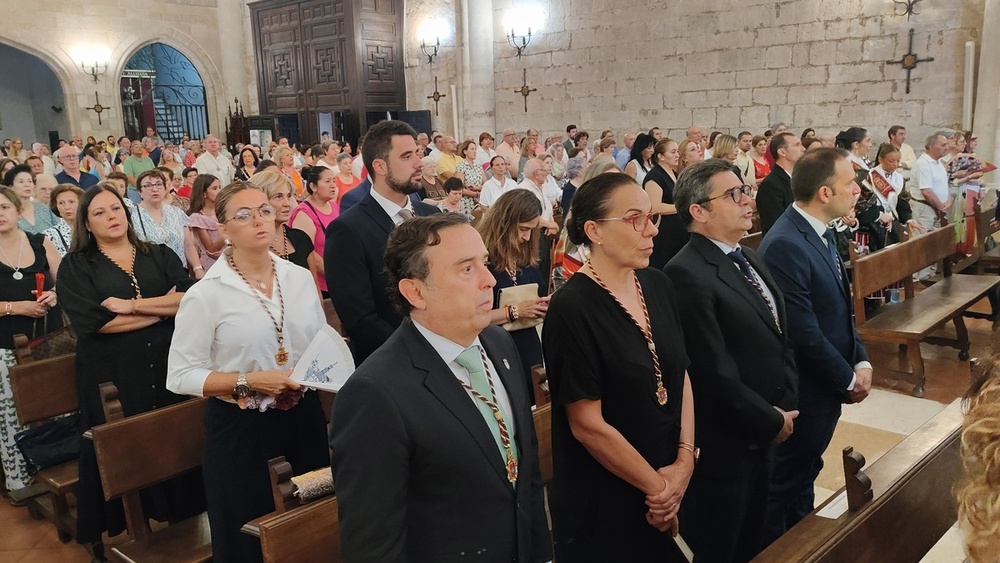 Numerosos fieles llenan la Catedral en la Octava de la Virgen 