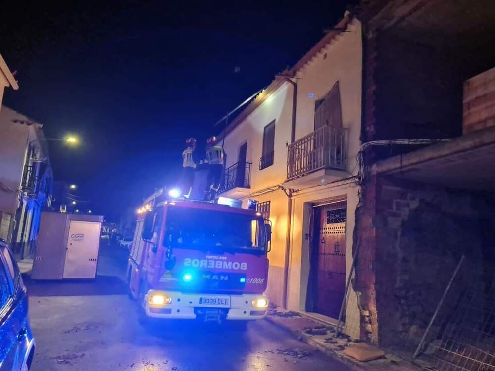 Alamillo evalúa los daños tras el paso de un tornado