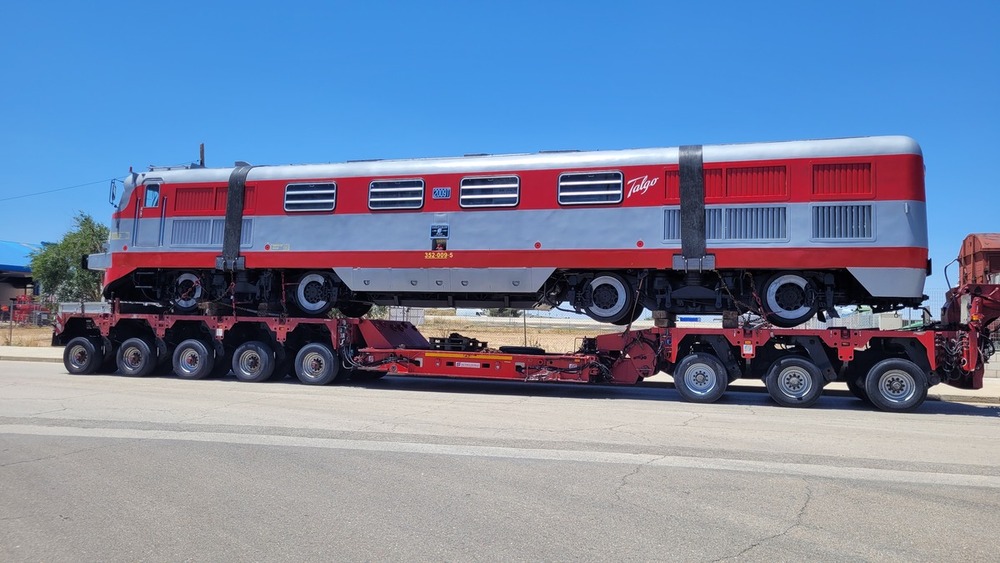 Imágenes de los dos vehículos ferroviarios históricos