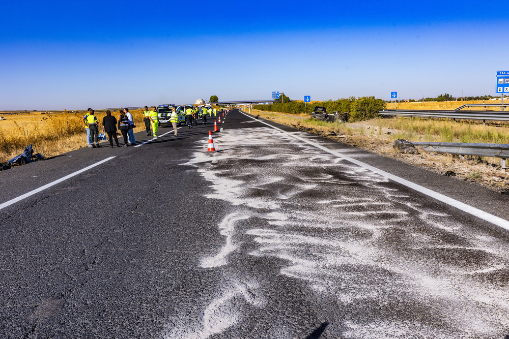 Dos muertos por un coche kamikaze en la A-43 en Torralba