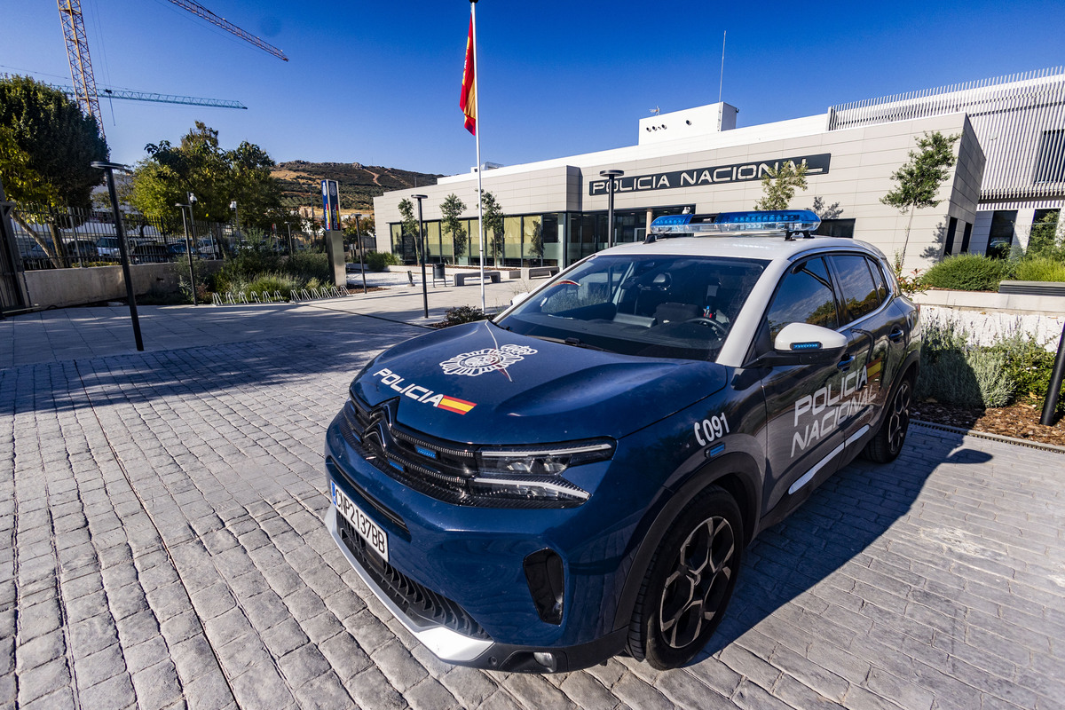 Nueva Comisaría de la Policía Nacional de Puertollano, yás funcionando, Policía Nacional en la Comisaría nueva de Puertollano, gente haciendos el DNI en la  nueva comisaría de Puertollano  / RUEDA VILLAVERDE