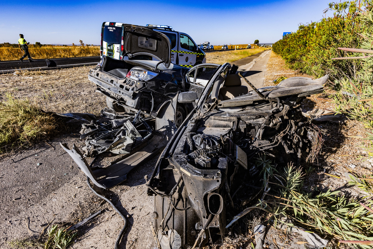 Accidente de tráfico en la  la autovía de Daimiel  A 43 termino de Torralba con dos fallecidos y un herido grave, por un choque frontal provocado por un kamikace en dirección contraria de la autovía dirección Daimiel, Guardia Civil, trafico, suceso,   / RUEDA VILLAVERDE