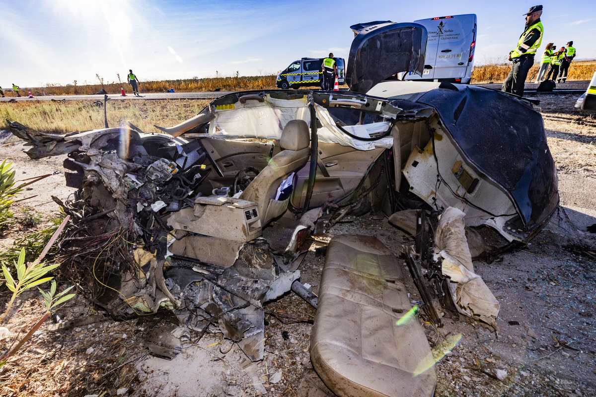 Accidente de tráfico en la  la autovía de Daimiel  A 43 termino de Torralba con dos fallecidos y un herido grave, por un choque frontal provocado por un kamikace en dirección contraria de la autovía dirección Daimiel, Guardia Civil, trafico, suceso,   / RUEDA VILLAVERDE