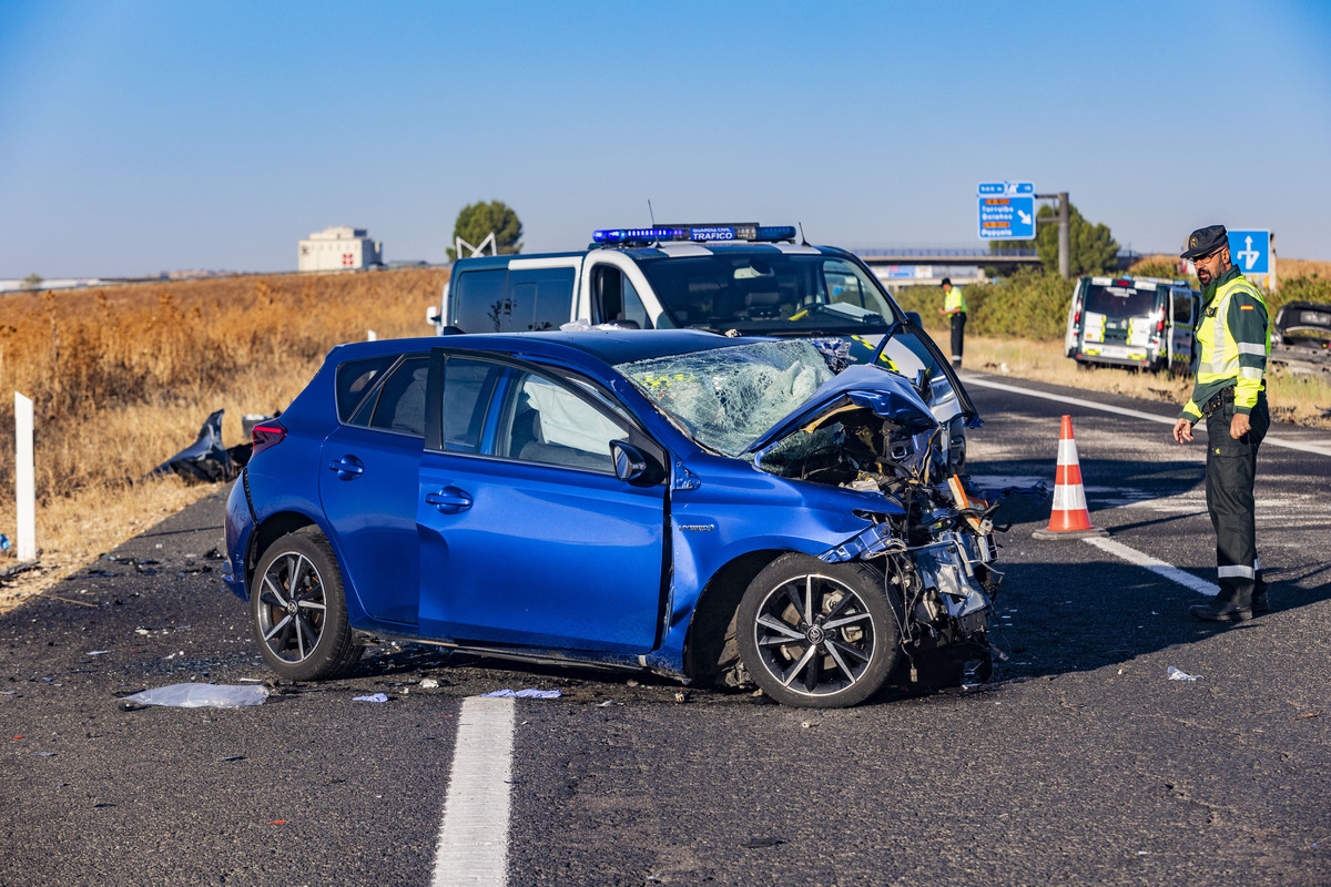 Accidente de tráfico en la  la autovía de Daimiel  A 43 termino de Torralba con dos fallecidos y un herido grave, por un choque frontal provocado por un kamikace en dirección contraria de la autovía dirección Daimiel, Guardia Civil, trafico, suceso,   / RUEDA VILLAVERDE